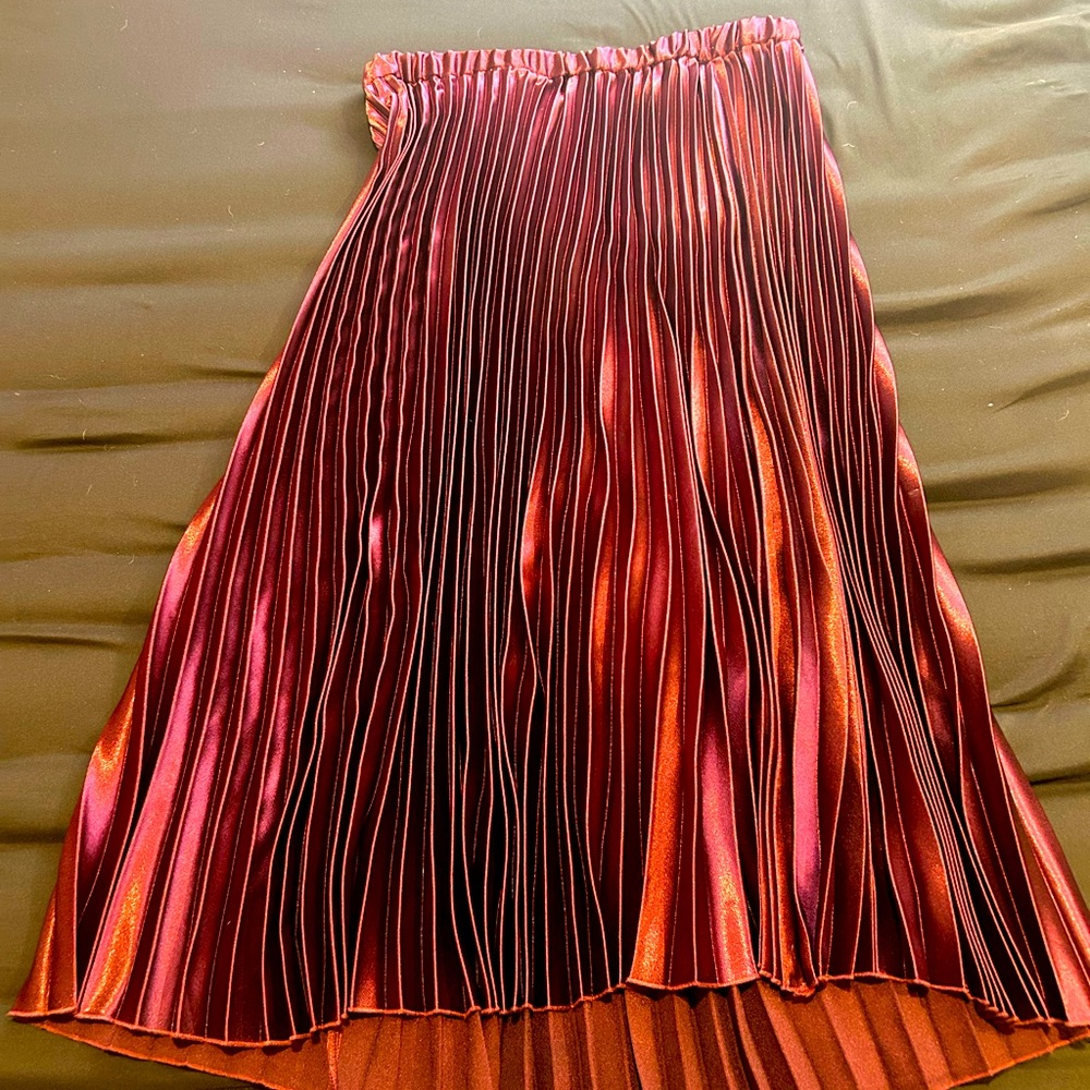 Metallic pleated skirt